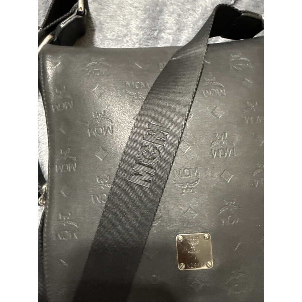 MCM Crossbody Leather Black Messenger Handbag Unisex - Picture 4 of 17